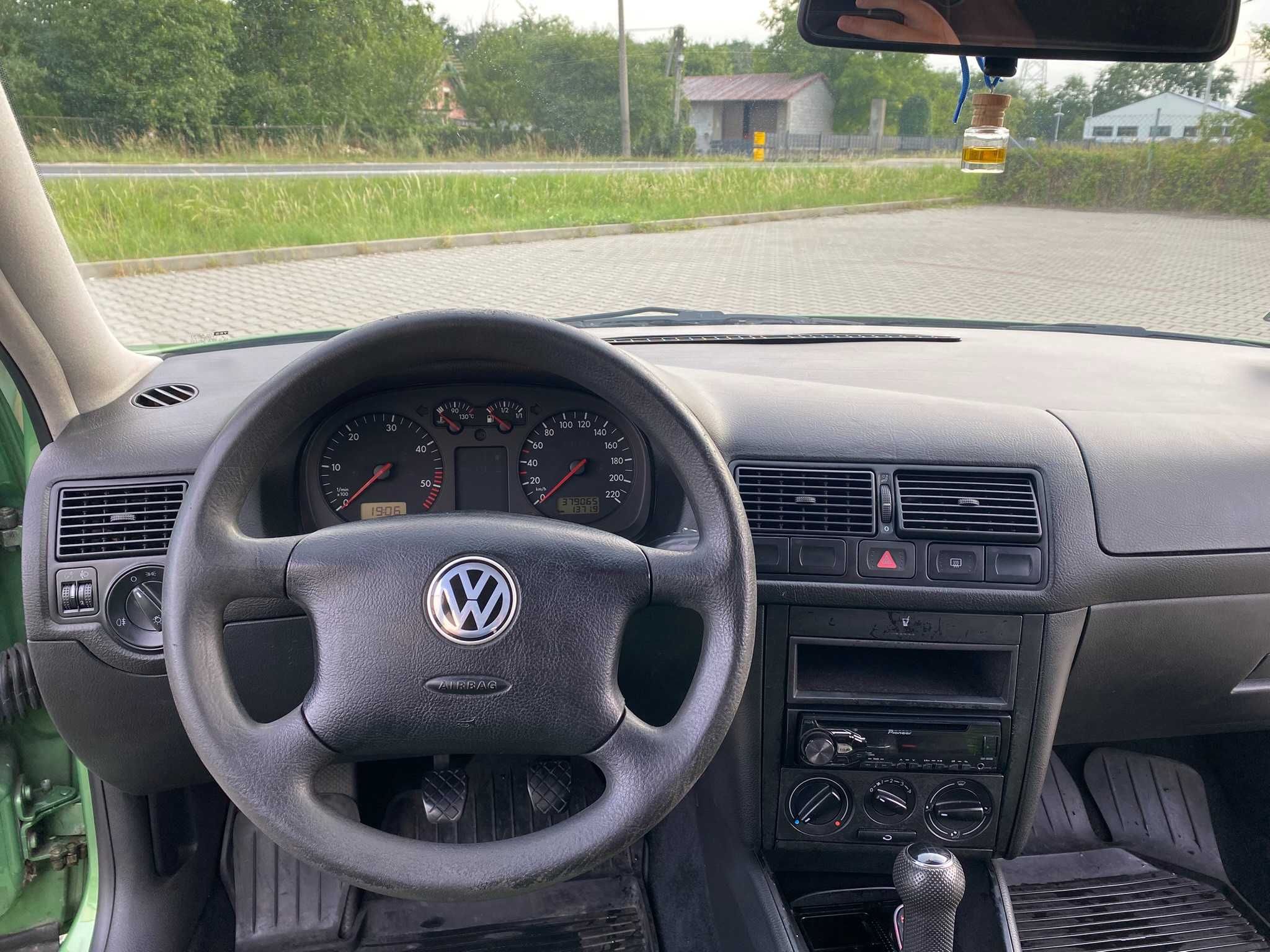 Volkswagen Golf 4 1.9 TDI + komplet opon zimowych