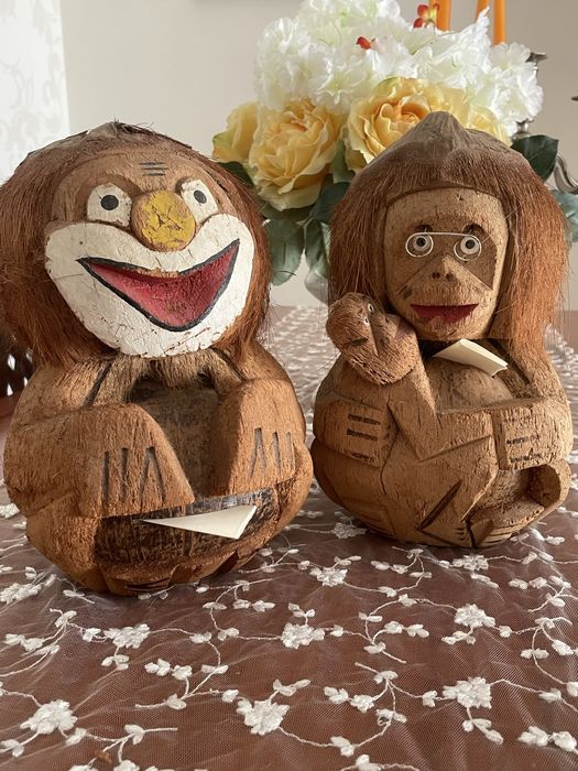 GORILAS mealheiros feitos em coco e várias peças artesanais anos 90