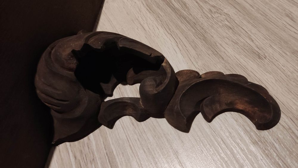 Ręcznie rzeźbiona półka konsolka