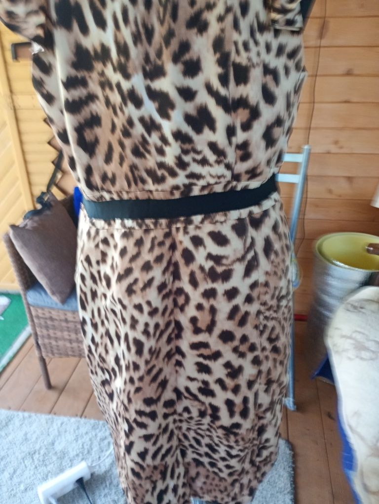 Piękna sukienka w panterkę damska