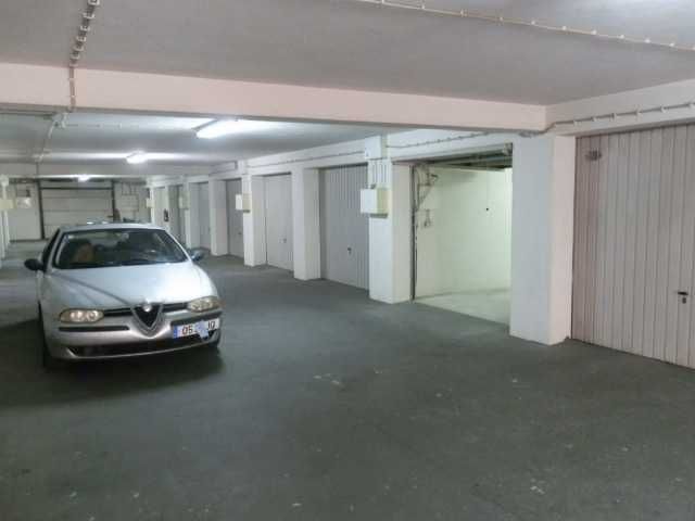 vende-se garagem com 18m2, na zona do Leclerk