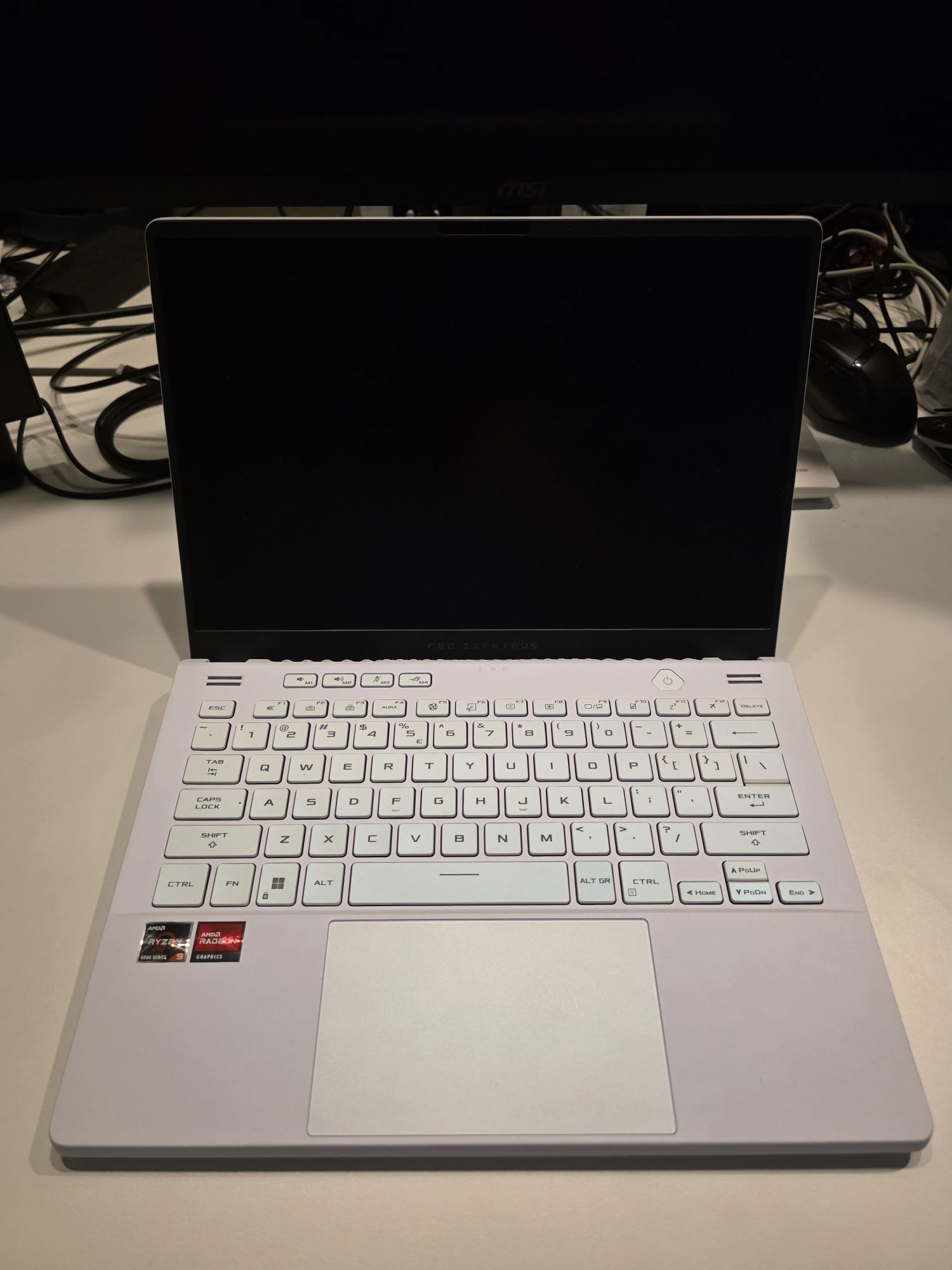 ASUS ROG Zephyrus G14 2022 AniMe Matrix CPU Ryzen 9 GPU RX6800S