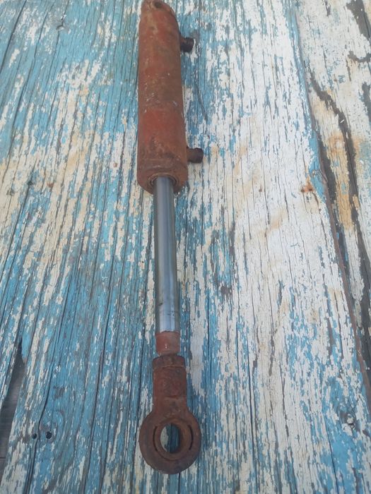 Гідроциліндр до сільгосптехніки