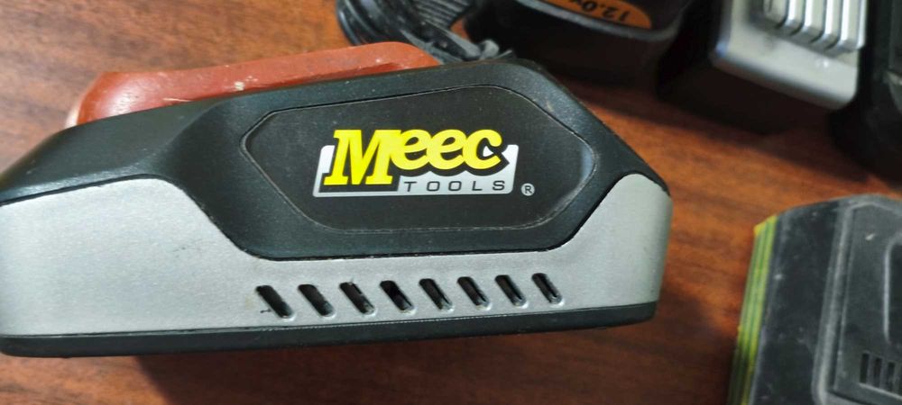 Зарядний пристрій  та батарея Einhell Meec 18v