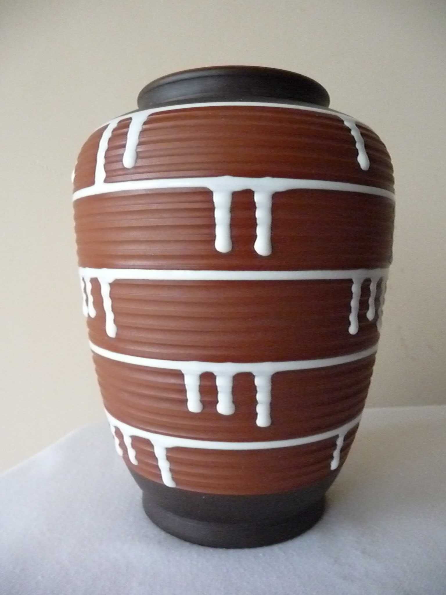 Niemcy, wazon ceramiczny SCHLOSSBERG lata 50-te FAT LAVA.