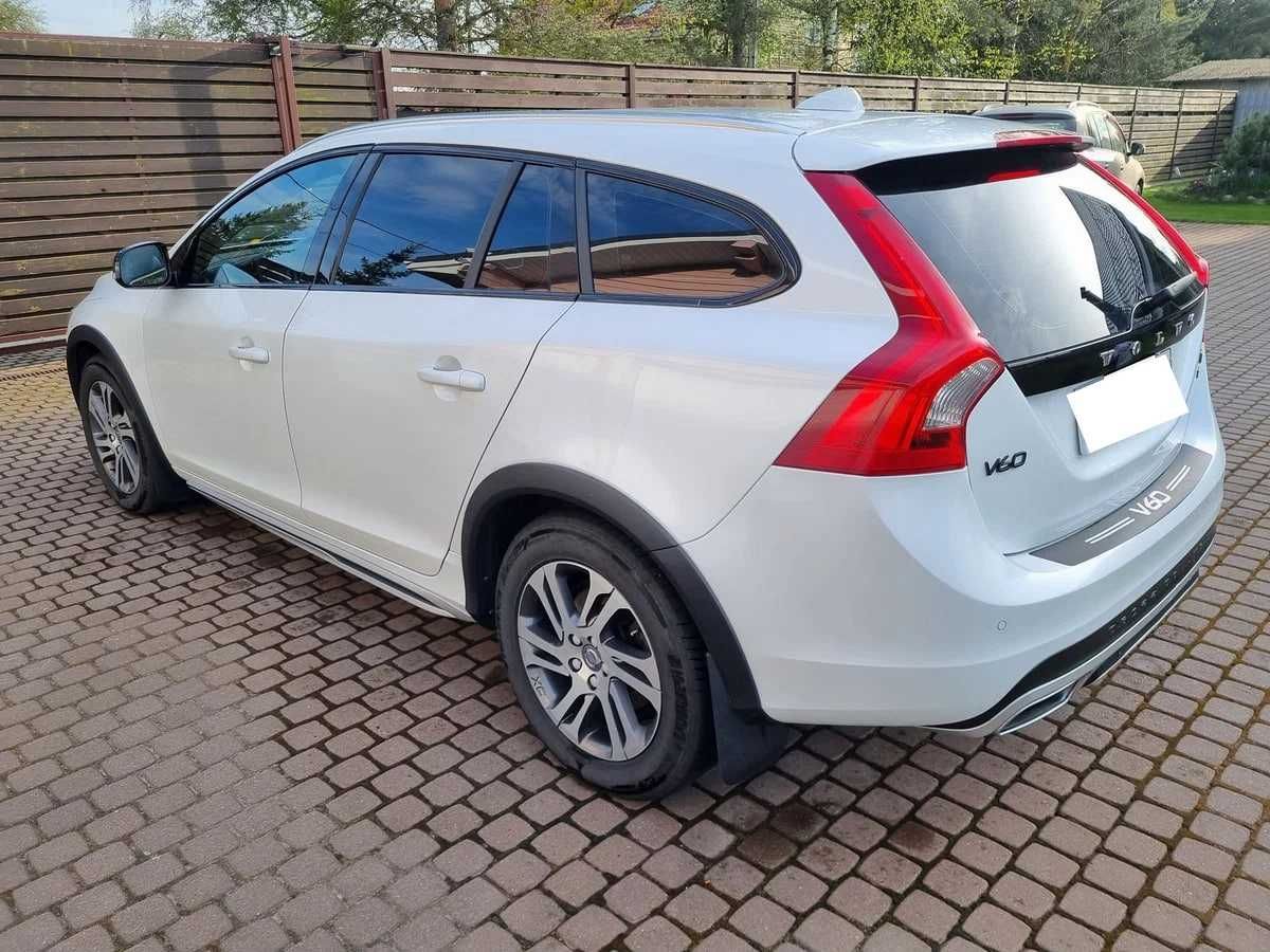 Volvo V60 Cross Country, 2015
