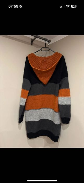 Kardigan sweter z kapturem
