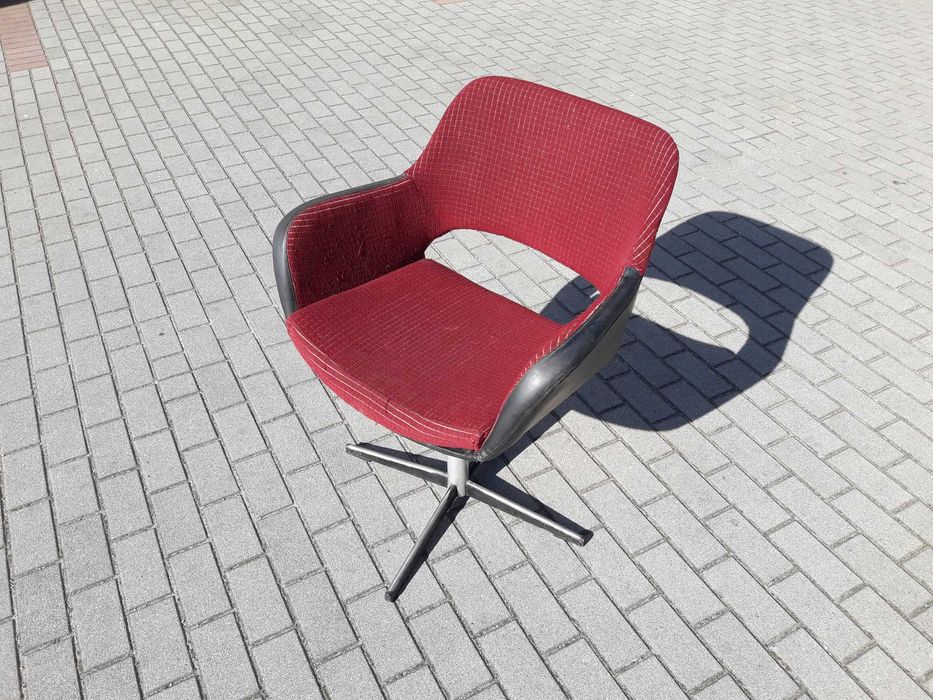 Fotel obrotowy muszelka PRL Vintage design lata 70