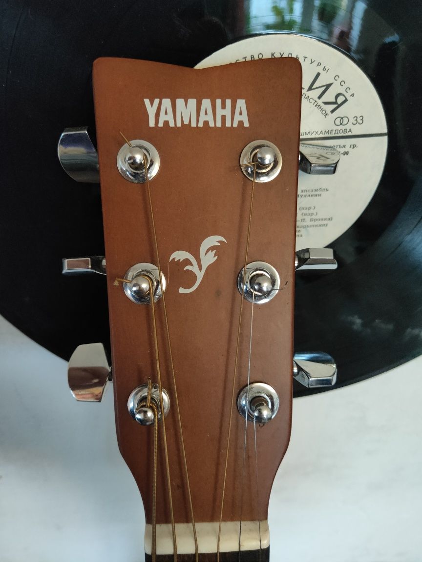 Гитара Yamaha (проф.)
