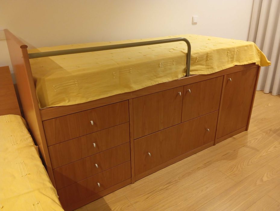 Quarto Completo – 2 Beliches + Secretária + Camiseiro (cor: cerejeira)