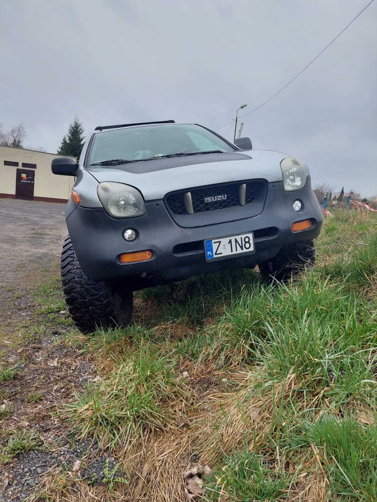 Isuzu Vehicross 3,5L 215km.