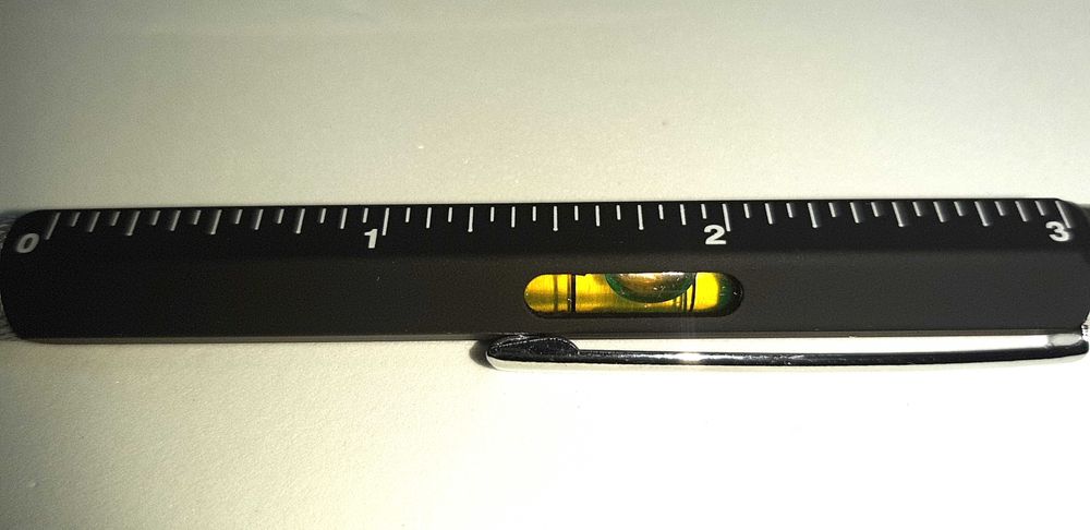 Esferográfica Técnica Multifunções