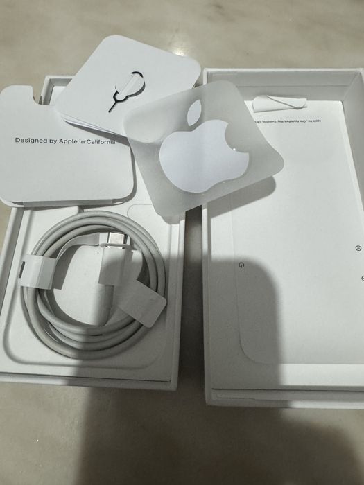Caixas vazias iphone 14 pro e 13 mini C/cabo Lightning