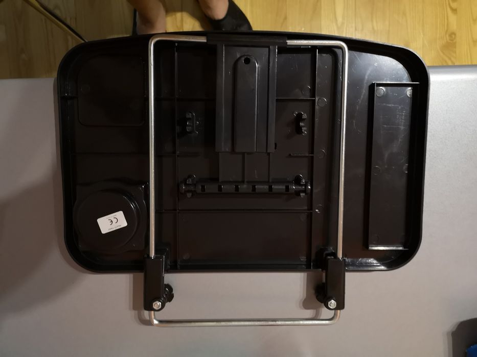 Wielofunkcyjny stolik do samochodu