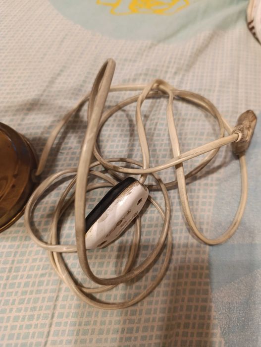 stara lampa biurkowa nocna POLAM Wieliczka - mosiądz porcelana - prl