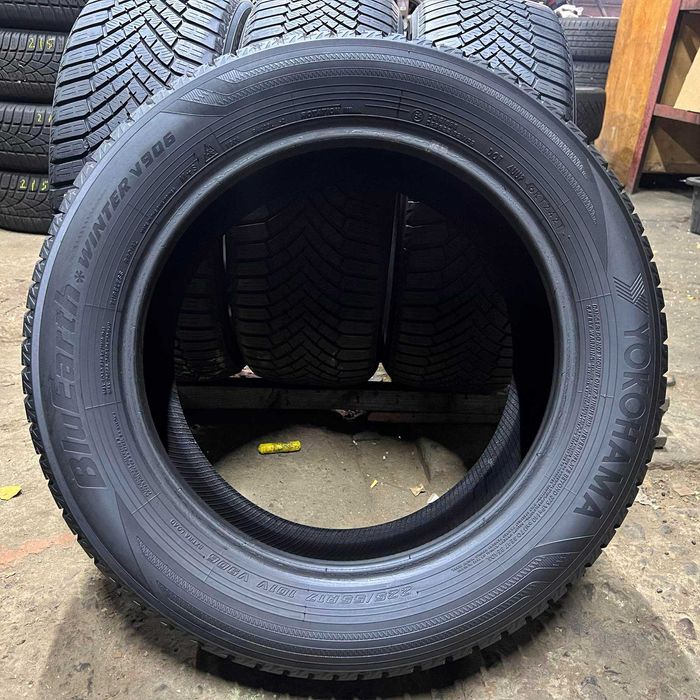 Шини 225/55 r17 Yokohama Bluearth Winter