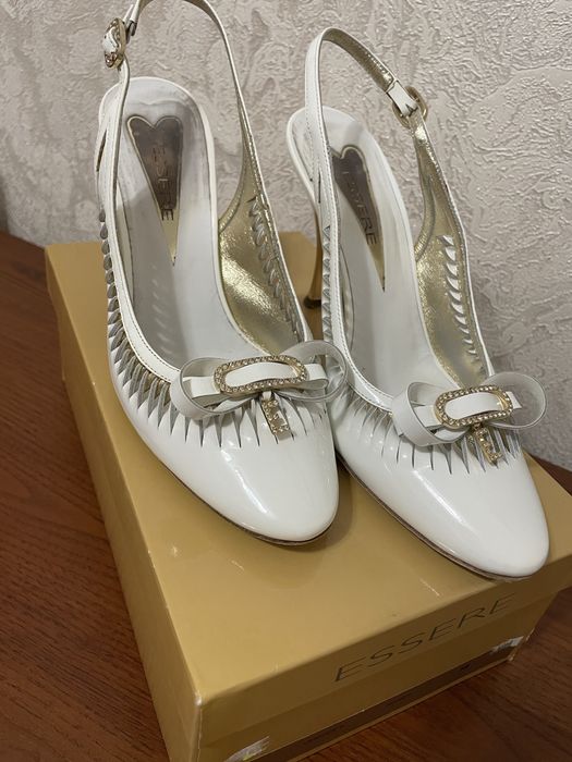 Босоніжки, ефектні і ексклюзивні,ESSERE, Італія, р.38