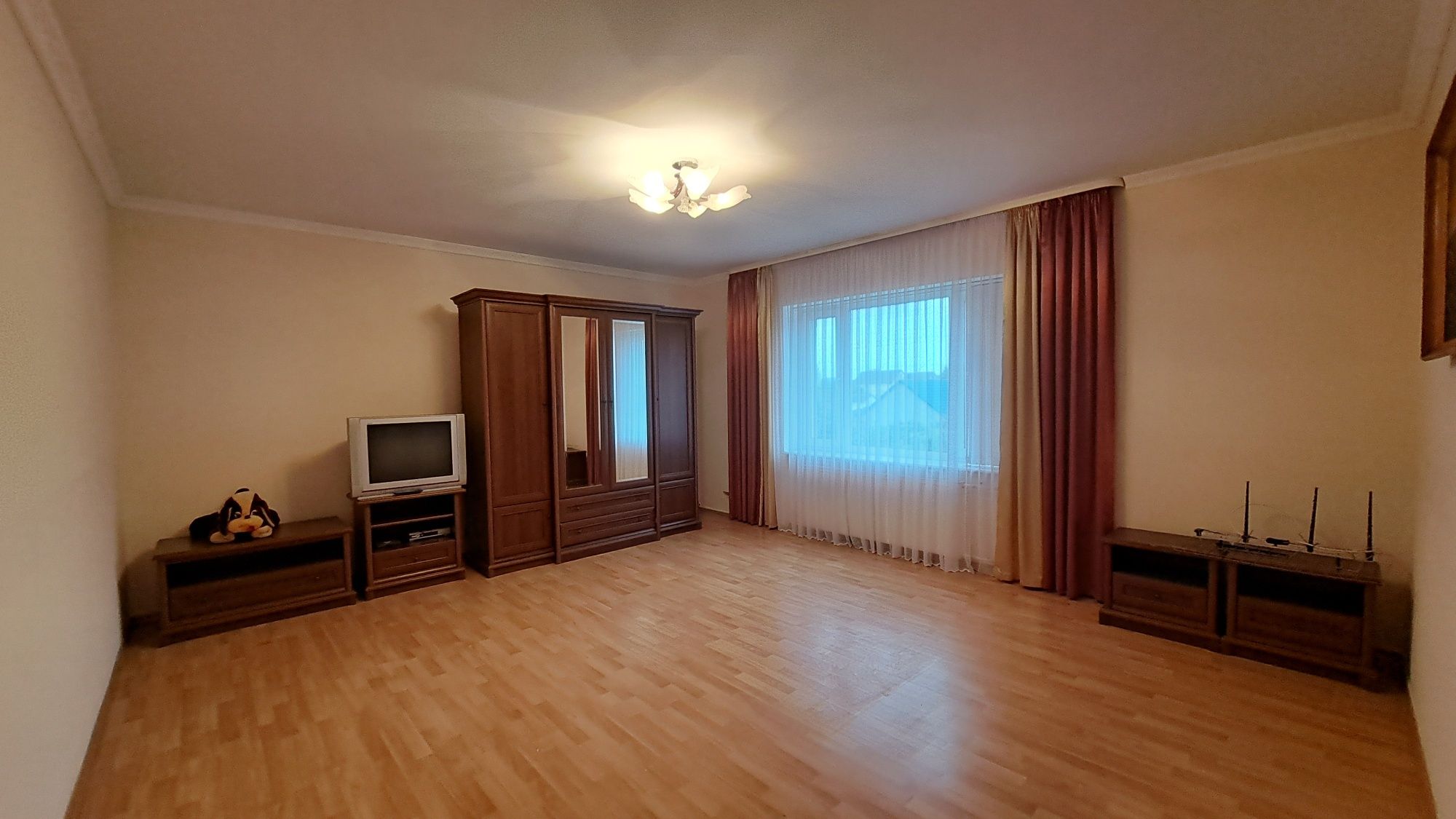 Продаж  двоповерхового будинку