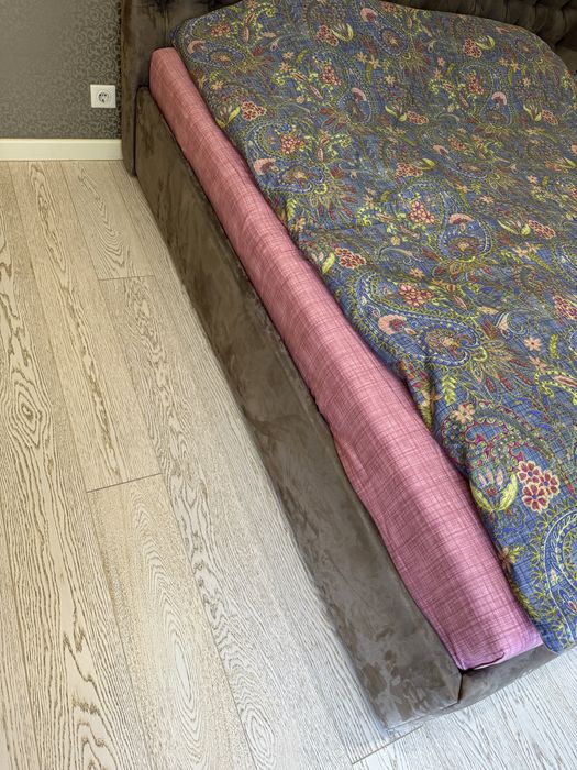 Ліжко двоспальне 200 на 220