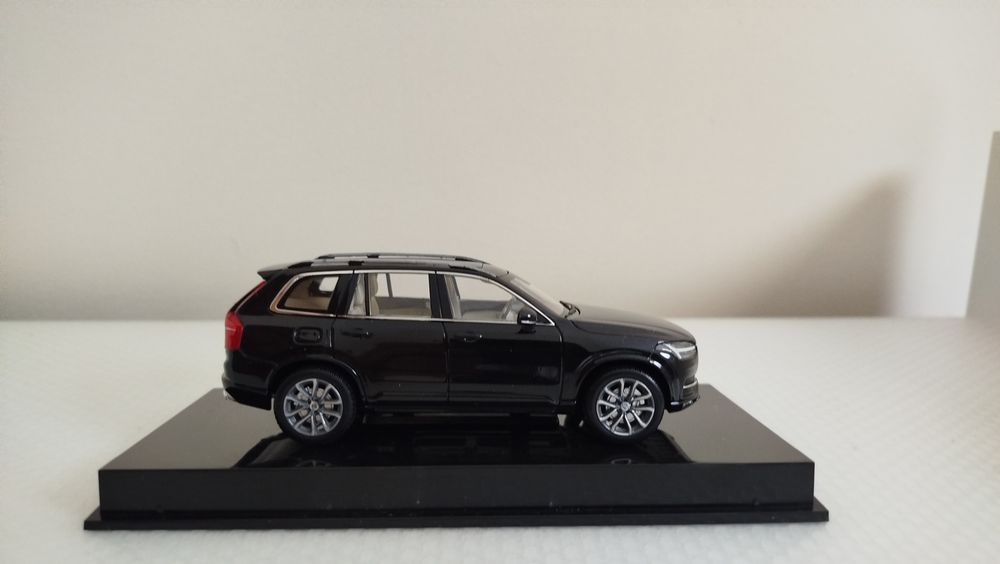 Miniatura Volvo XC90 Nova 1/43