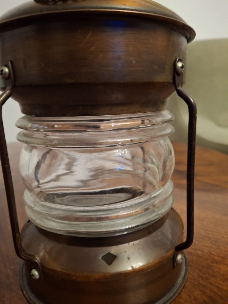 Karafka z okuciem w kształcie lampy