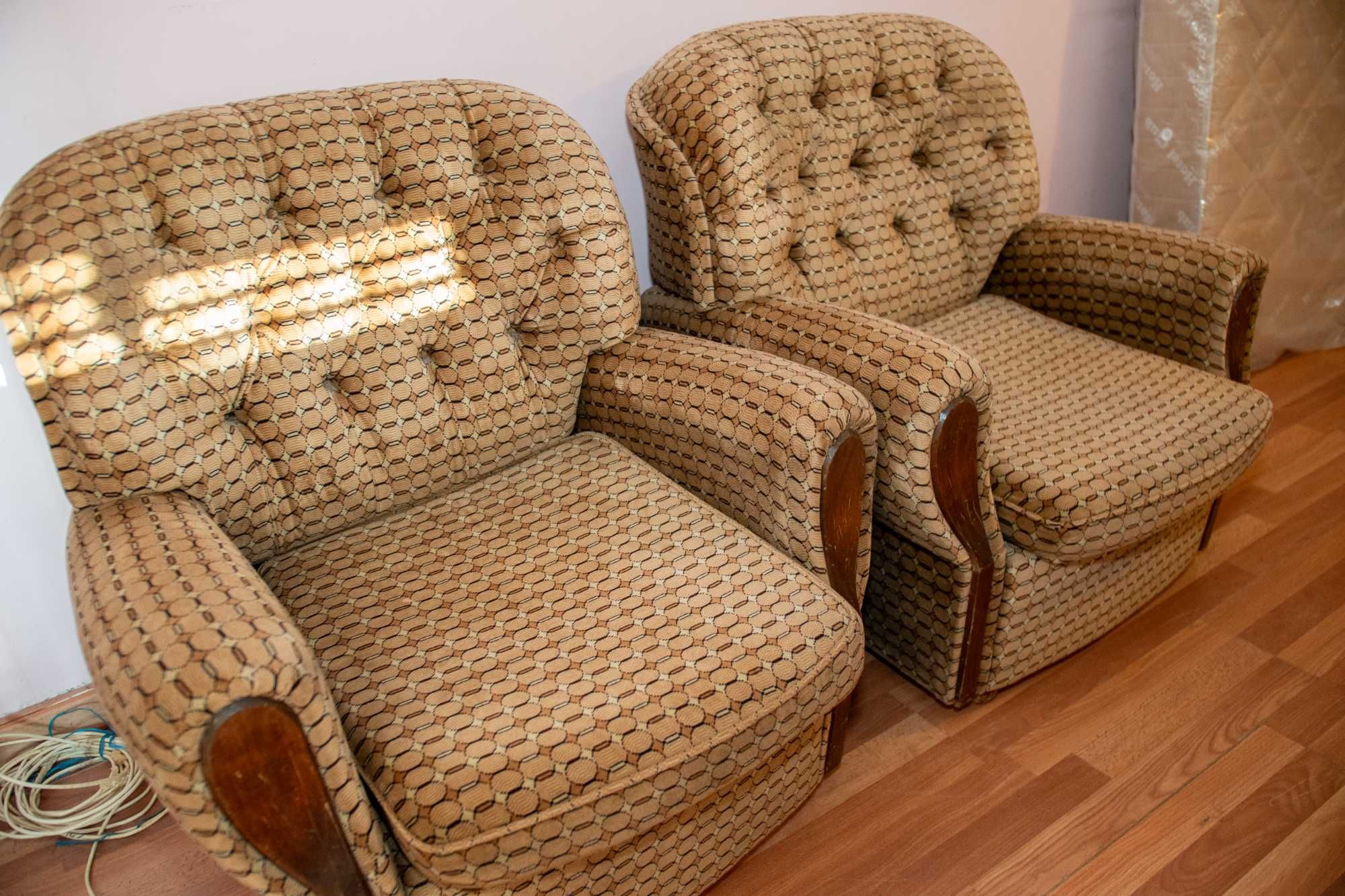 Sofá vintage + 2 poltronas a condizer – Bom estado