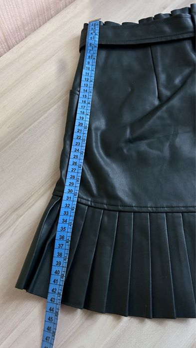 Спідниця Zara.