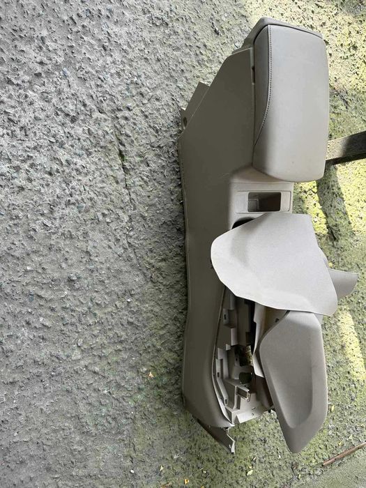 Подлокотник консоль бежевый Nissan Rogue 14-