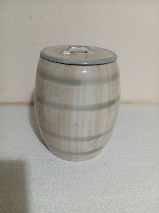 Стеклянная и фарфоровая посуда