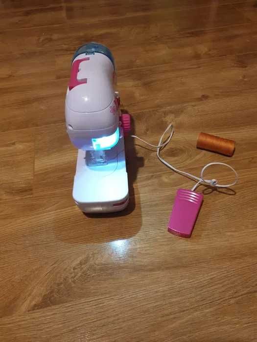 Maszyna do szycia dla dzieci, zasilana bateriami