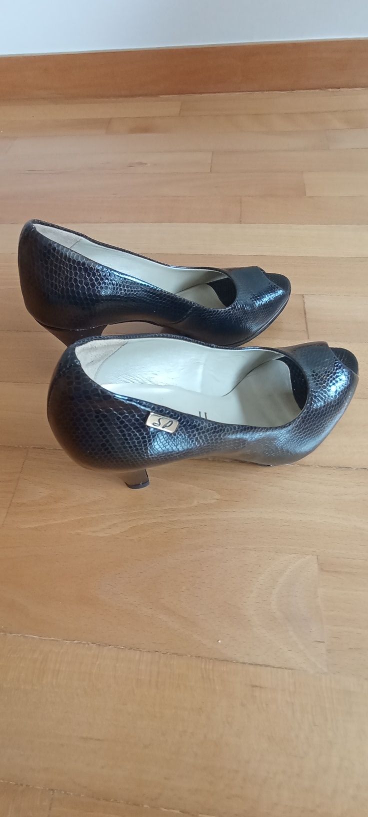 Sapatos de senhora pretos tam 39 NOVOS