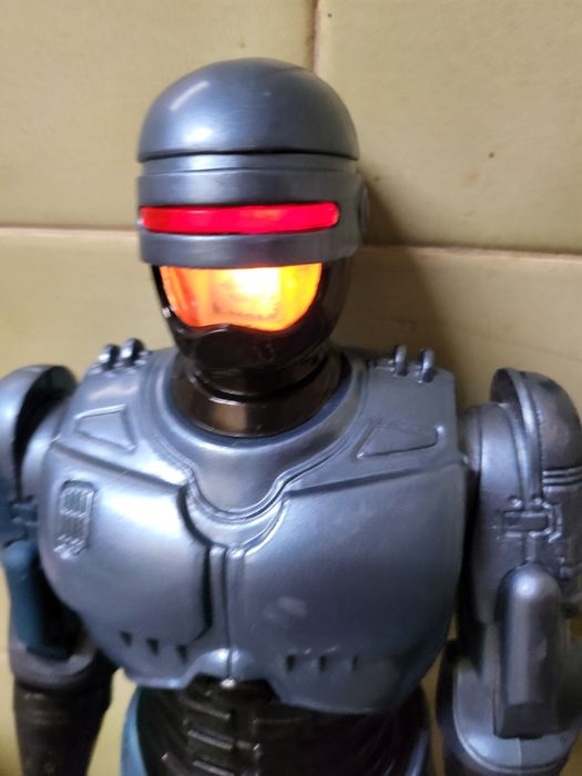 Boneco antigo articulado robocop que fala