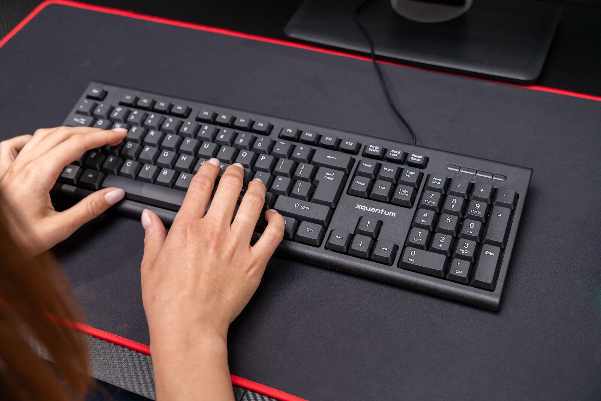 Klawiatura USB xquantum Kb100 104 klawisze jak nowa