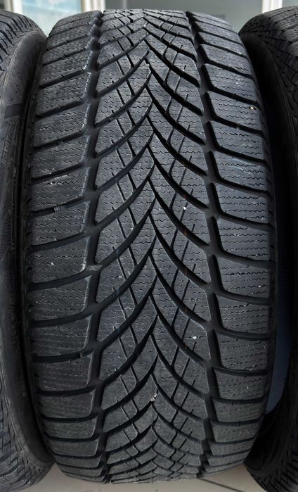 Продам зимові шини 235/45 R18 88T Goodyear UltraGrip ICE2