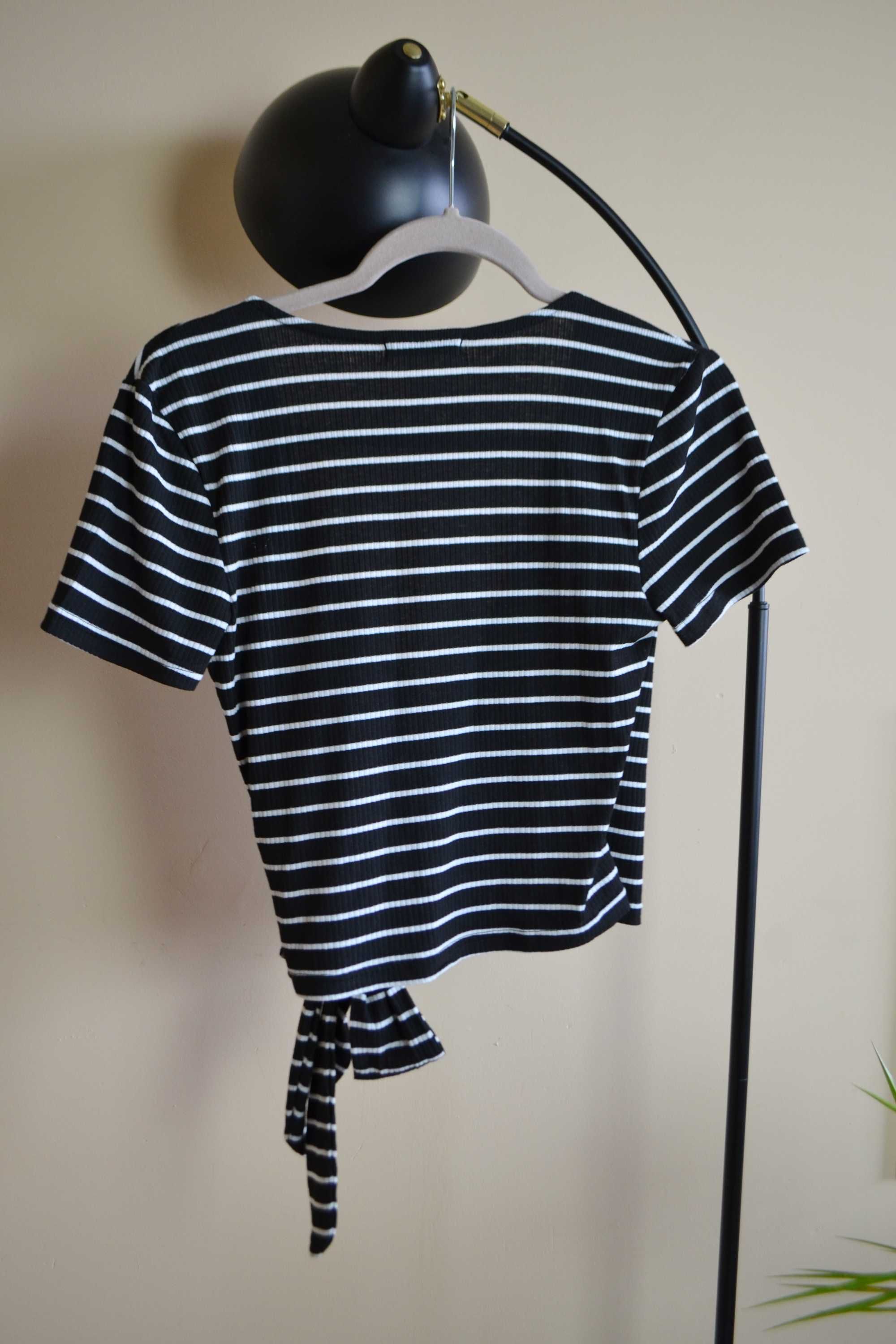 Bluzka koszulka top wiązana czarno biała w paski Sinsay M crop top