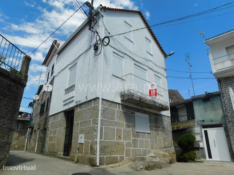 Moradia / Gouveia, Moimenta da Serra e Vinhó