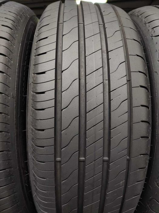 R18 235 60 шини літні Goodyear Efficient Grip Performance2 преміум