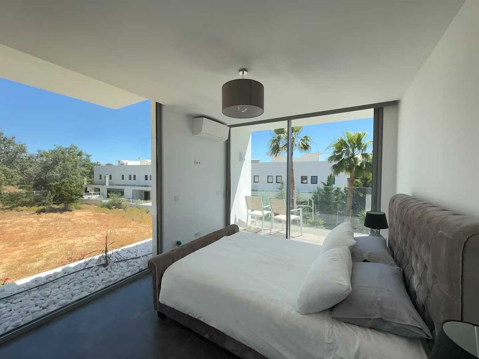 Piscina Privada e Localização Calma - Vivenda Pêra by Gabi Miguel