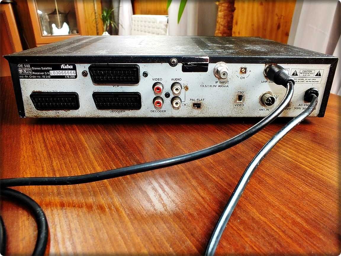 Dekoder - analogowy odbiornik satelitarny stereo FUBA ODE 540