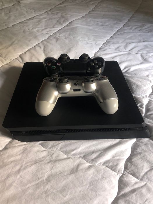 PlayStation 4 em 2ª mão.