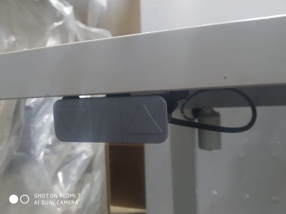 Стіл компьютерний підьомний 1.6 м