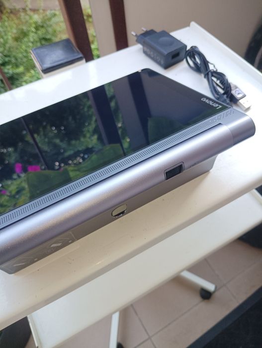 Tablet LENOVO YT3-X90L z projektorem