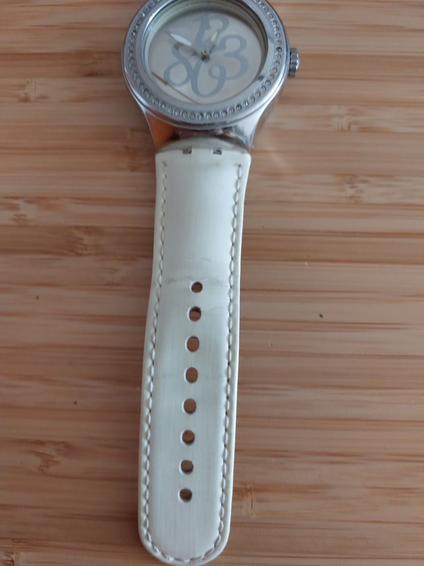 Relógios Swatch branco brilhantes