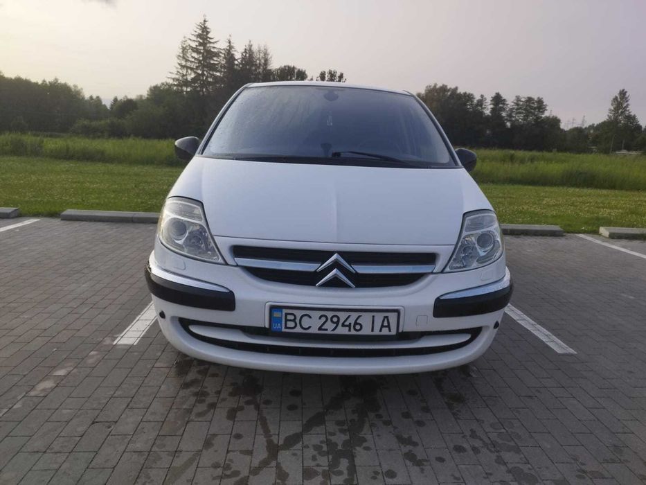 Citroen C8. ( Мінівен)