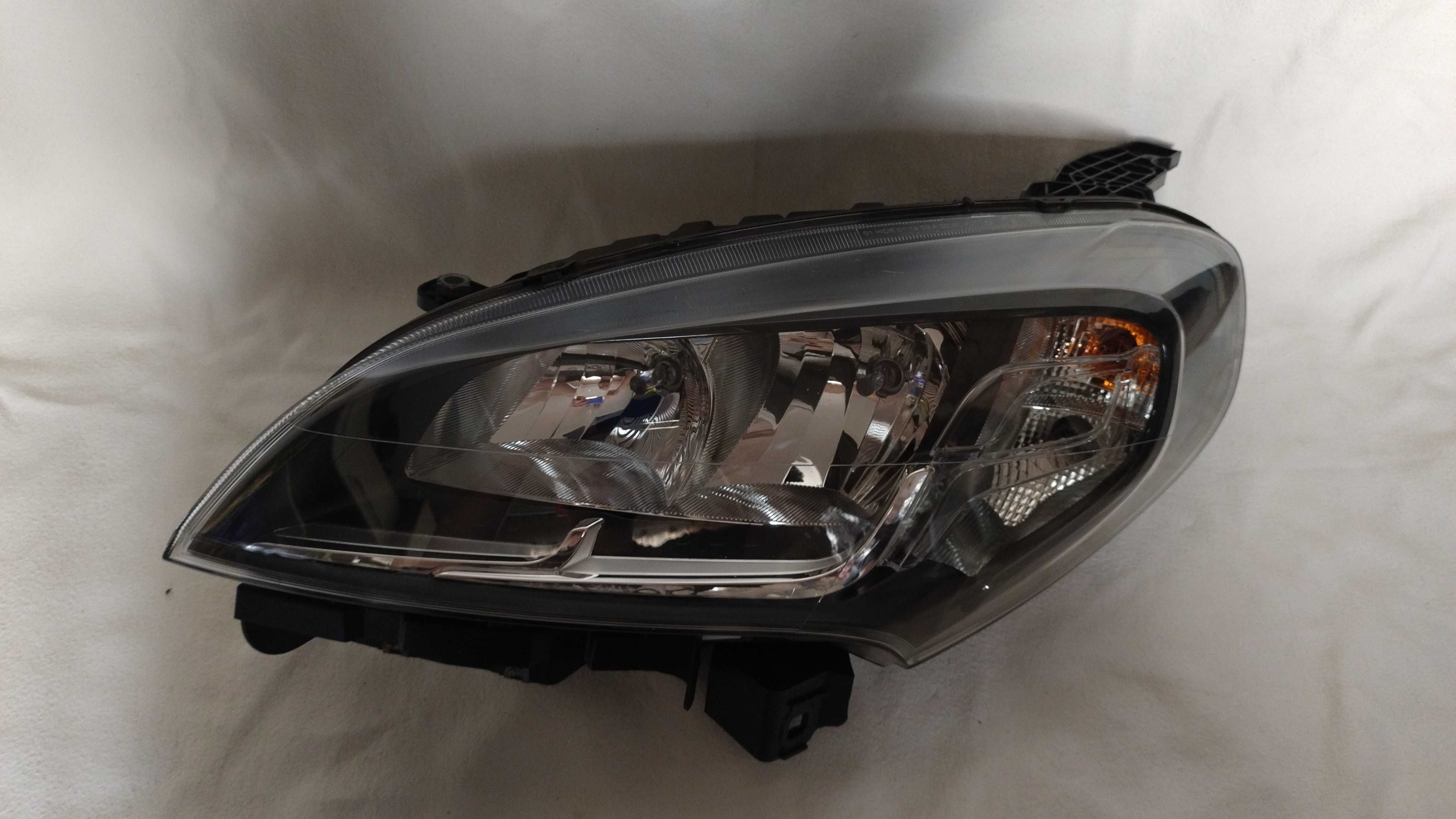 Reflektor Lewy Lampa Przednia Lewa Fiat Doblo II 2 Lift Czarny Środek