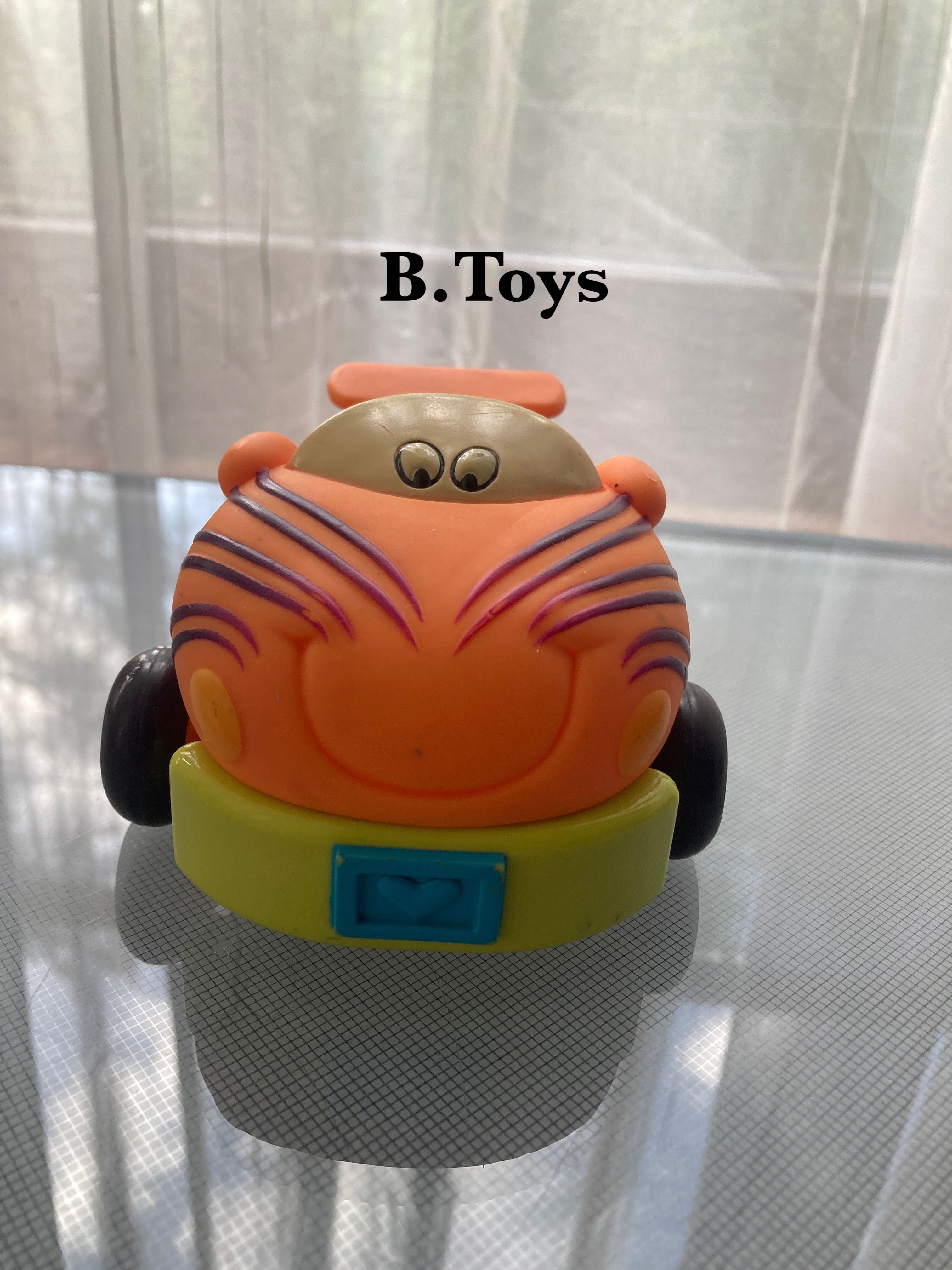Autko B.toys Wheeee-ls! napęd pull-back wyścigówka