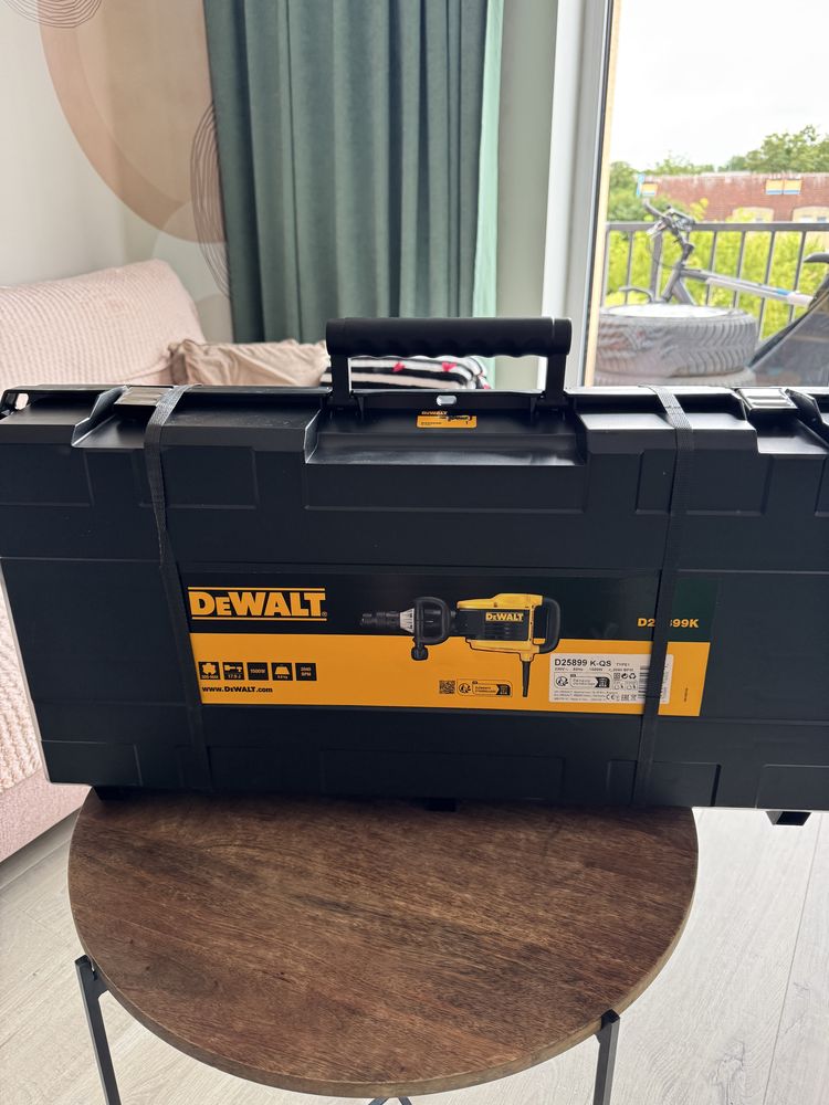 DeWalt Młot wyburzeniowy SDS-Max klasy 10kg D25899K-QS