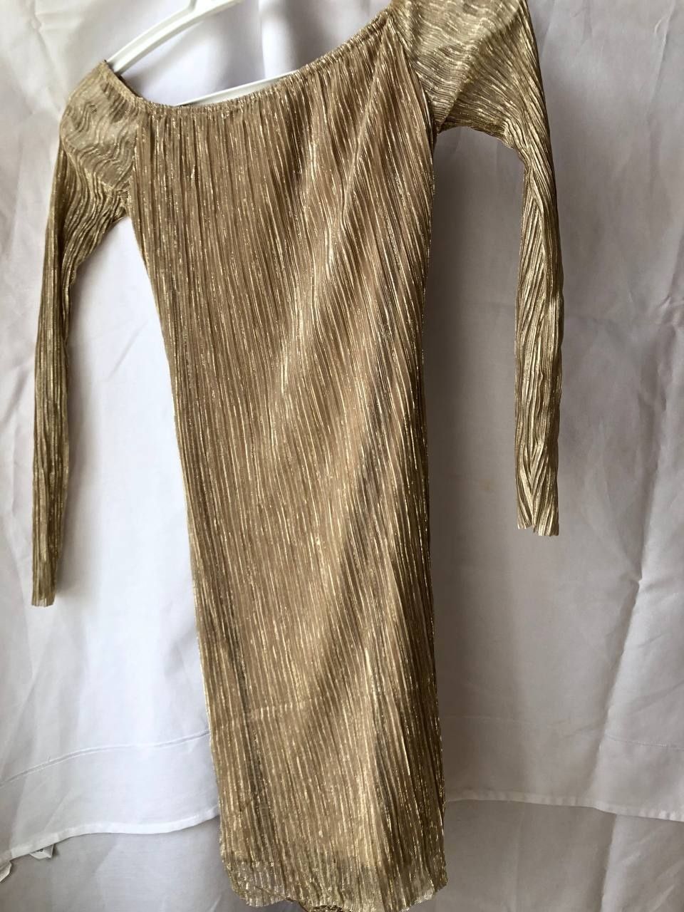 Сукня коктейльна 

Колір: золота
Тканина: сіточка з металічною ниткою