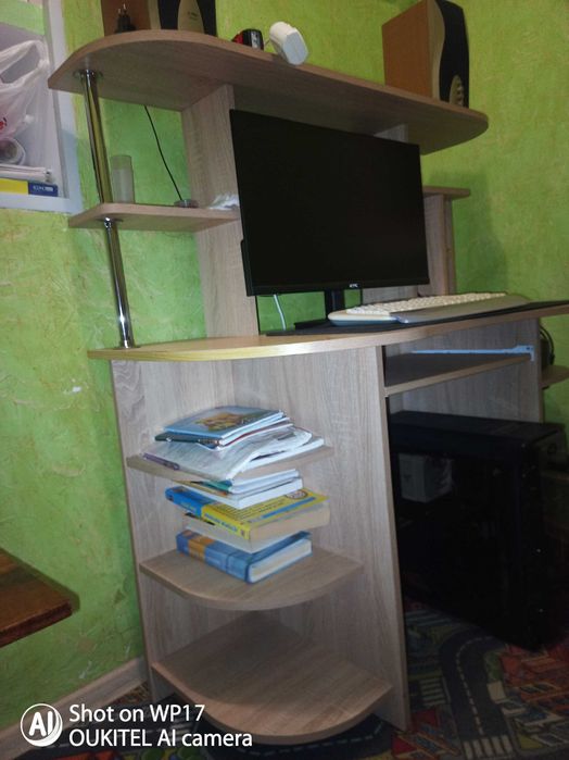 Стіл комп'ютерний