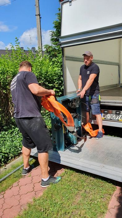 PRZEPROWADZKI,UTYLIZACJA,, sprzątanie strychów i piwnic, montaż mebli,